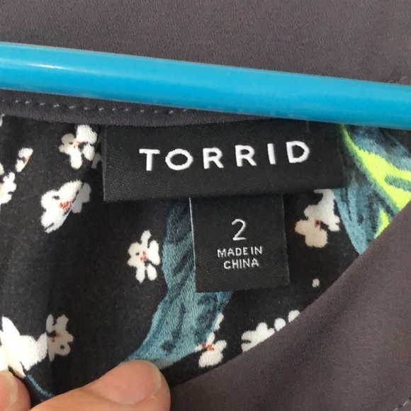 Torrid Lightweight Floral Print Tank Top Size 2X Flowy Feminine Black High Neck - Picture 10 of 16